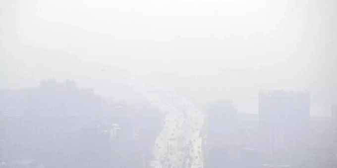 Das Zentrum von Seoul in einem grauen Dunst, der durch Feinstaub verursacht wird. Foto: YNA/dpa Das Zentrum von Seoul in einem grauen Dunst, der durch Feinstaub verursacht wird. Foto: YNA/dpa
