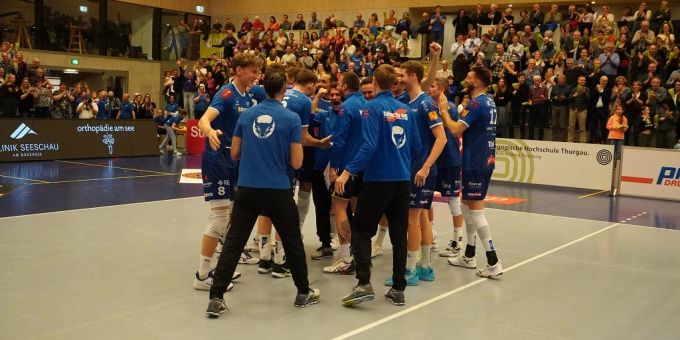 In einer begeisternden Partie schlug Tabellenführer und Cupfinalist Volley Amriswil den Tabellenvierten Chênois klar. Volley Amriswil