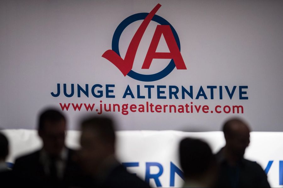 Die Vorgängerorganisation war zur Auflösung gezwungen worden, da sie zu extrem war.