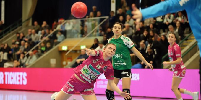 Trotz ihren sechs Toren konnten Ana Emmenegger und die Sono Eagles am 4. Februar 2024 keinen Sieg feiern. Spono Eagles verloren gegen LC Brühl