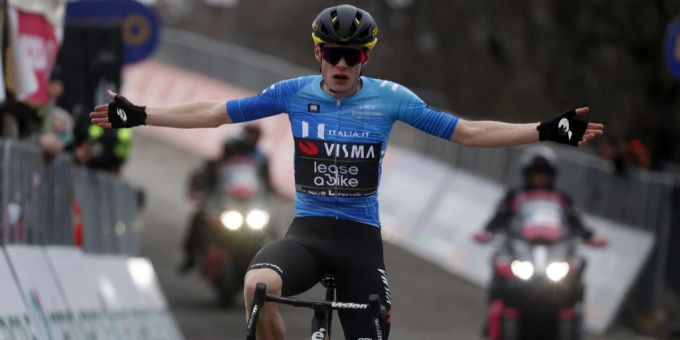 Jonas Vingegaard zeigt sich in Top-Form und dominiert bei Tirreno-Adriatico. Jonas Vingegaard