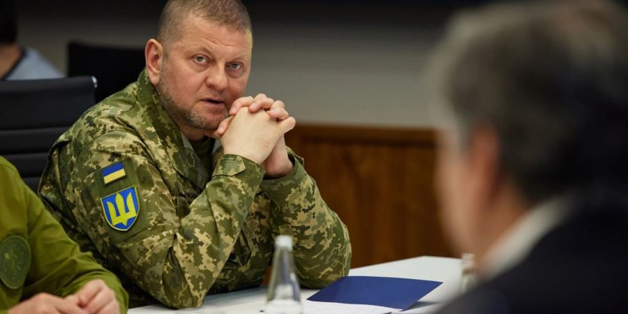 General Walerij Saluschnyj nimmt in Kiew an einem Treffen mit US-Aussenminister Antony Blinken teil.