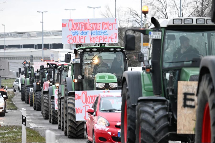 Zweifelhafte Gruppen docken aber an Themen an, die nichts mit Rechtsextremismus zu tun haben. Legitime Proteste würden missbraucht, um illegitime Positionen sichtbar zu machen. (Symbolbild)