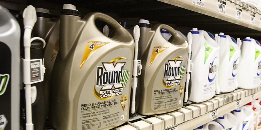 Der von Bayer aufgekaufte US-Chemiekonzern Monsanto ist in den USA erneut wegen des glyphosathaltigen Unkrautvernichters Roundup zu einer hohen Schadenersatzzahlung verurteilt worden. (Archivbild)