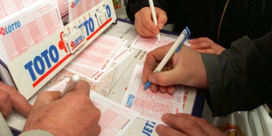 Das Lotto-Fieber ist ausgebrochen. Kein Wunder bei einem Jackpot von 50 Millionen Franken, den es am Samstag zu knacken gibt. (Symbolbild)