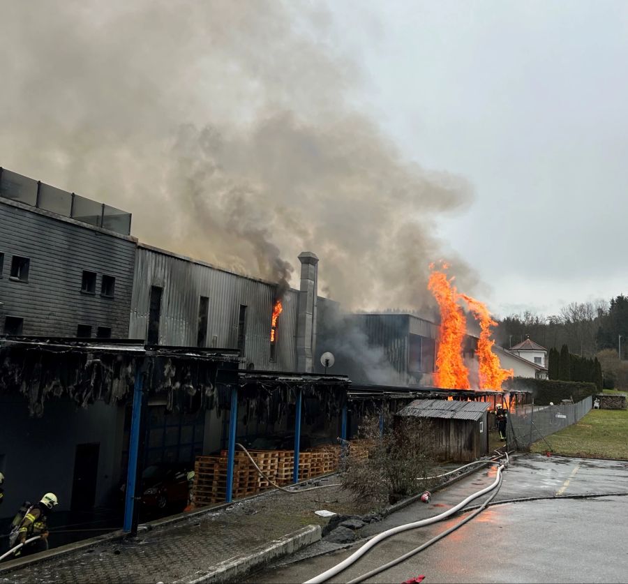 Der Sachschaden nach dem Brand in Sirnach TG beträgt mehrere Millionen.