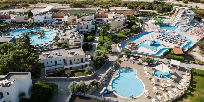 Im Hotel Tui Kids Club Atlantica Mikri Poli sind ständig Pool-Liegen besetzt. Im Hotel