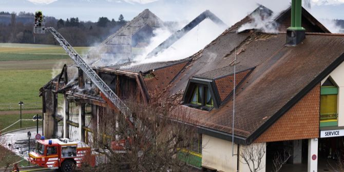 bière brandstiftung schule turnhalle