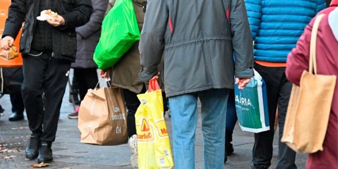 Einkaufende Menschen einkauf konsum
