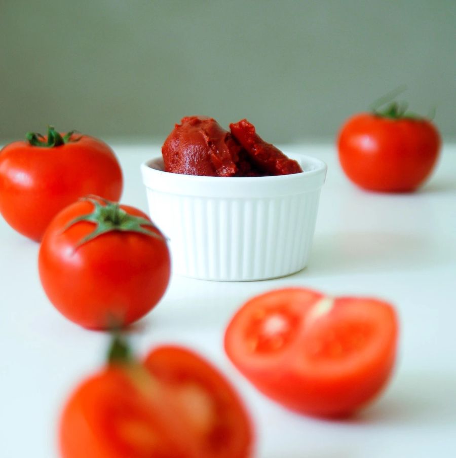 Tomate Püree Tomatenmark frisch Schälchen