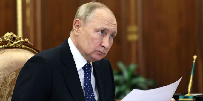 Kremlchef Wladimir Putin eröffnet in Moskau eine Ukraine-Ausstellung. Dies obwohl er seit mehreren Monaten Krieg gegen das Nachbarsland führt. Wladimir Putin