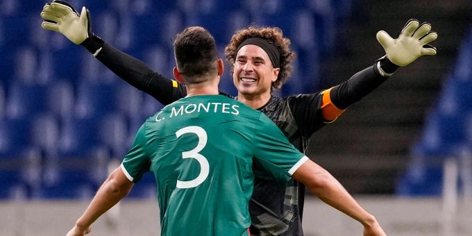 Guillermo Ochoa Auf Elfmeter von Lewandowski vorbereitet
