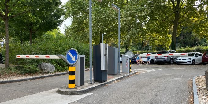 Die Schrankenanlage beim Parkplatz Schützen weichen einer digitalen Lösung. Schrankenanlage
