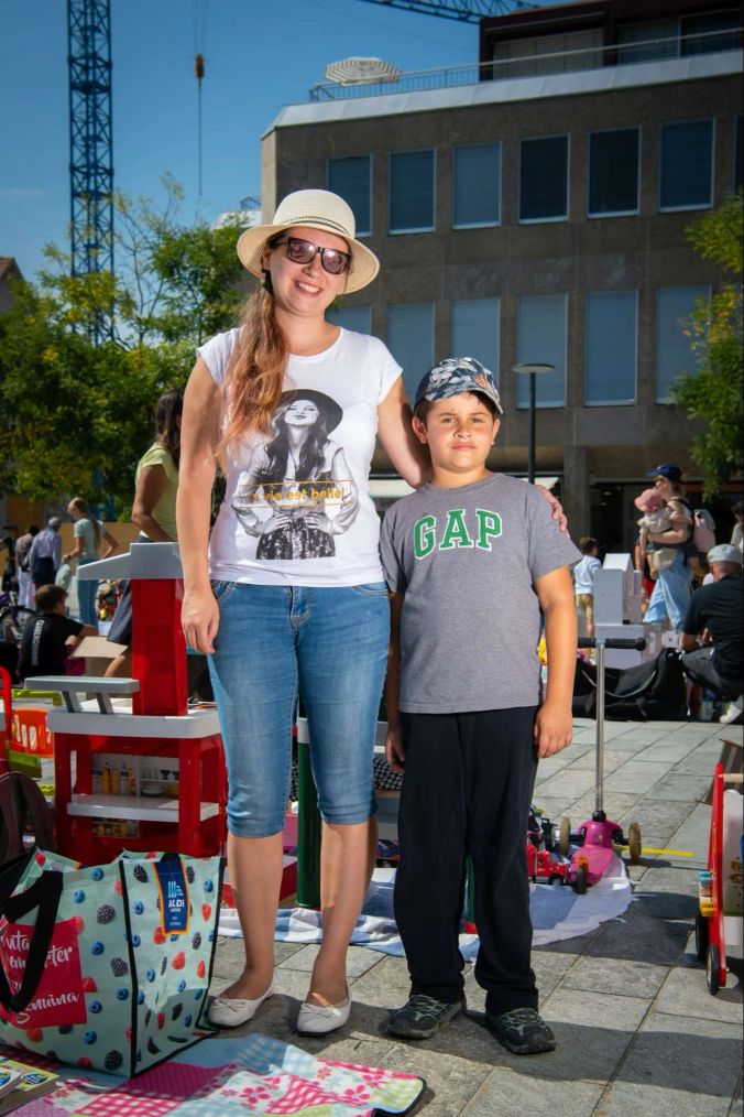 Enikö Pal und Indra Leitz aus Meilen verkauften ebenfalls am Kinderflohmarkt.
