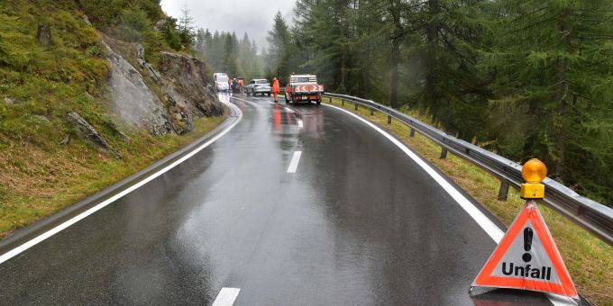 Susch: Motorradfahrer bei Selbstunfall verletzt Susch: Motorradfahrer bei Selbstunfall verletzt