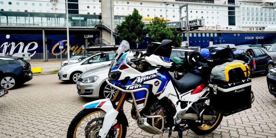 Einem Motorrad kann man eine Menge Gepäck aufladen, die Maximalzuladung sollte aber nicht überschritten werden.