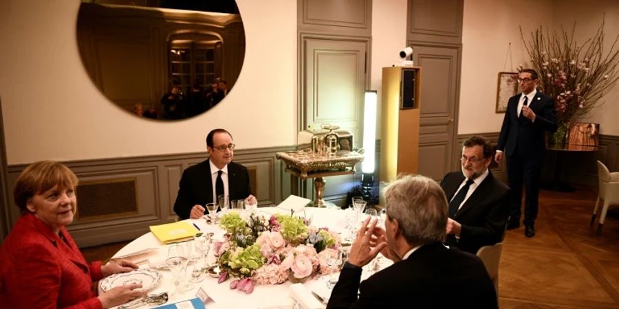 Angela Merkel und François Hollande 2017 in Versailles