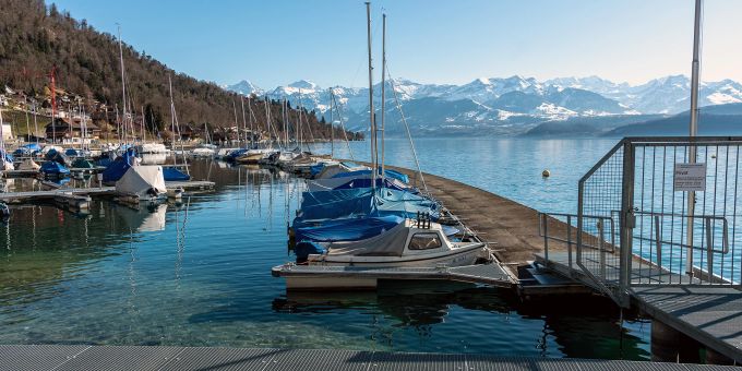 Der Bootshafen in Oberhofen am Thunersee. Der Bootshafen in Oberhofen am Thunersee.