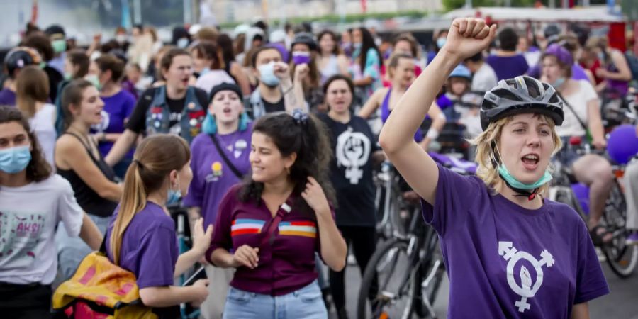 Frauenstreik Corona