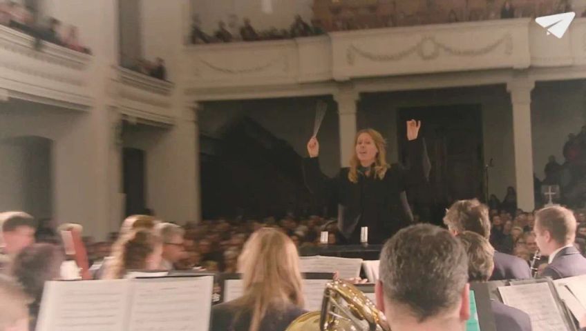 adventskonzert-dirigentin-fin-lq