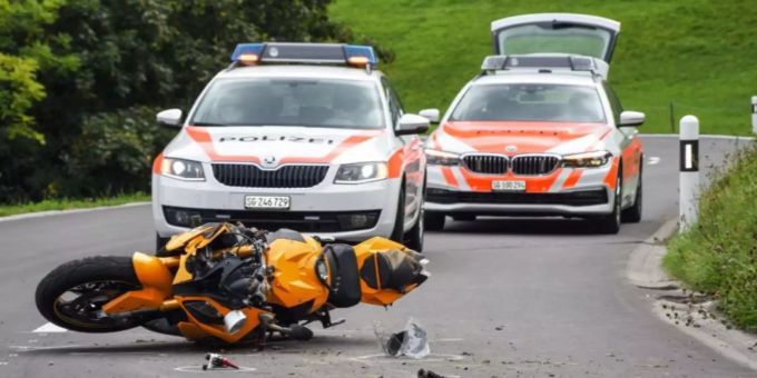 Es entstand Sachschaden in Höhe von mehreren Hundert Franken. Unfall