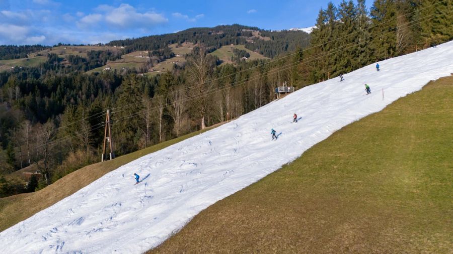 Eine Skipiste von der Hohen Salve nach Hopfgarten im Brixental (Ö) aufgenommen am Dienstag, 13. Februar 2024.