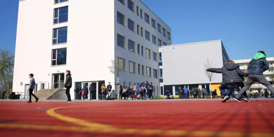 Ein Gymnasium während einer Pause. Foto: Ronny Hartmann