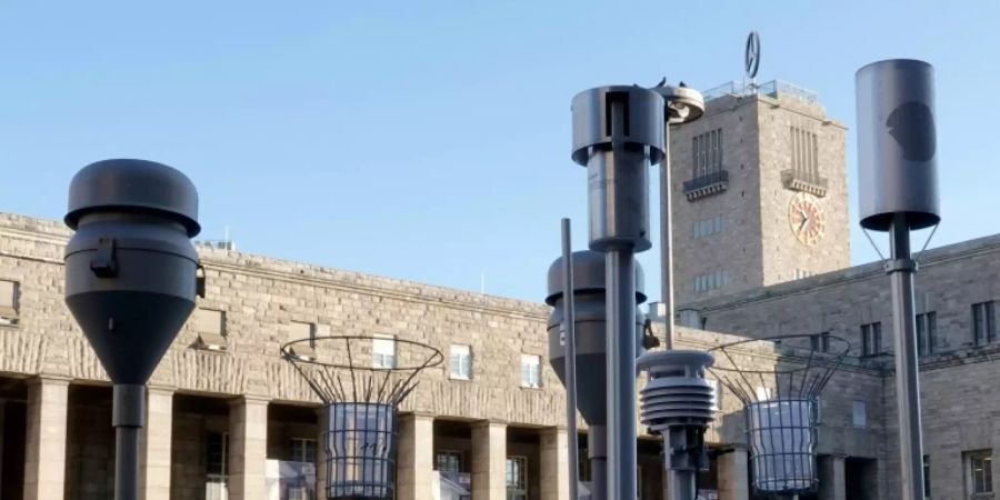 Luftmessstation vor dem Hauptbahnhof Stuttgart