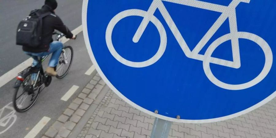 Die Pflicht, auf Radwegen zu fahren, besteht nicht in jedem Fall. Foto: Arne Dedert