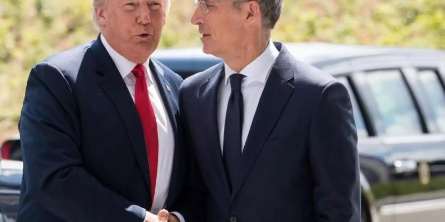 US-Präsident Donald Trump und Nato-Generalsekretär Jens Stoltenberg bei einem Treffen in Brüssel. Foto: Bernd von Jutrczenka
