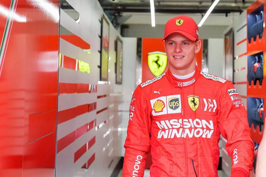 Mick Schumacher im Ferrari-Outfit.