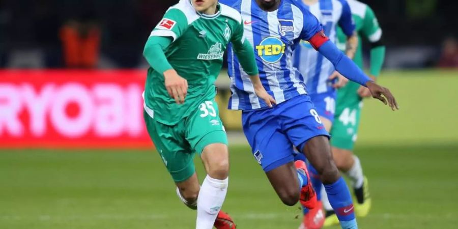 Maximilian Eggestein (l) soll angeblich vom BVB umworben werden. Foto: Andreas Gora
