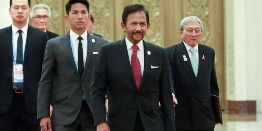 Sultan Bolkiah (2.v.r.)