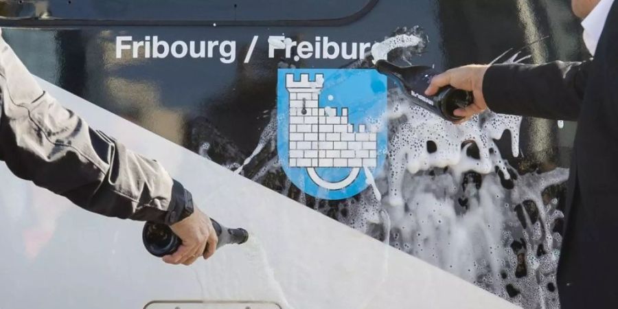 Im Oktober 2018 wurde bereits ein Zug auf den Namen Fribourg/Freiburg getauft. Nun soll auch die Stadt den Doppelnamen erhalten. (Archivbild)