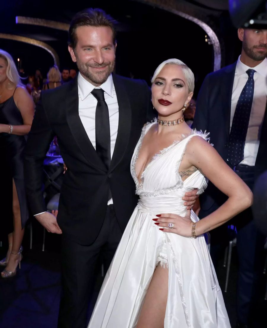 Sind sie das neue Traumpaar Hollywoods? Lady Gaga und Bradley Cooper an den «Screen Actors Guild Awards»  in Los Angeles.