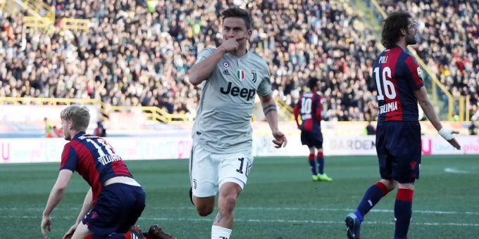 Paulo Dybala nach dem 1:0-Siegestor für Juventus in Bologna – mit seiner typischen Jubelgeste. Paulo Dybala
