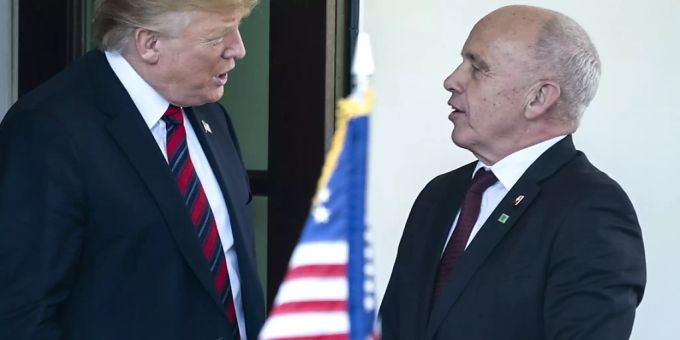 US-Präsident Trump (links) empfängt Bundespräsident Ueli Maurer vor dem Weissen Haus in Washington. Ueli Maurer Donald Trump