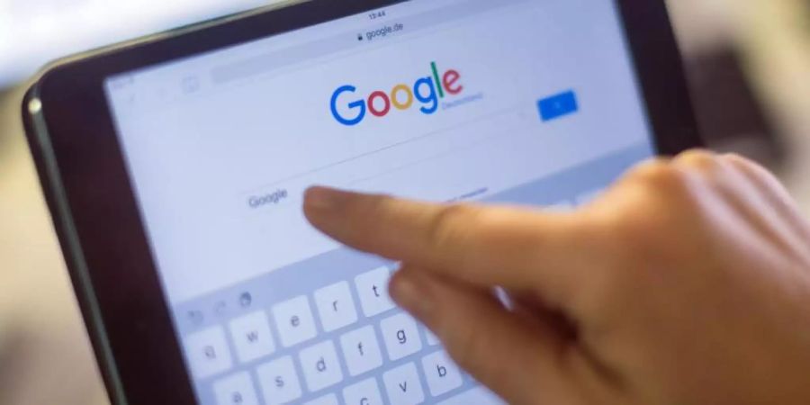 Plattformen wie Google News sollen für das Anzeigen von Artikel-Ausschnitten in ihren Suchergebnissen künftig Geld an die Verlage zahlen. Foto: Lukas Schulze