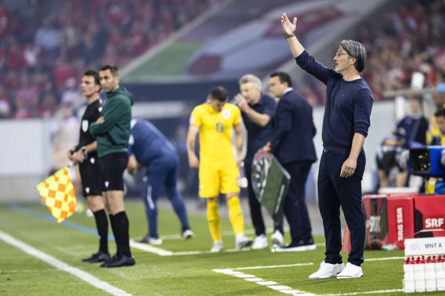 Murat Yakin kann mit dem Auftritt der Nati gegen Rumänien bis zur 90. Minute zufrieden sein. Dann verspielt seine Mannschaft die Führung noch.