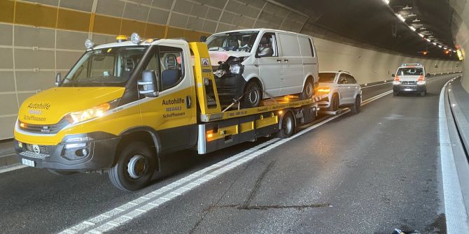 Auffahrkollision im Fäsenstaubtunnel