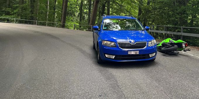 Berneck SG: Fahrunfähige Autofahrerin verursacht Unfall. Berneck SG