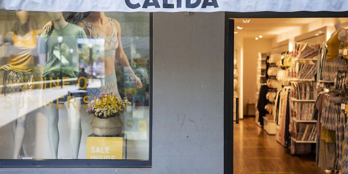 Der Unterwäsche- und Lingerie-Hersteller Calida hat im ersten Halbjahr 2023 rote Zahlen geschrieben. (Archivbild) Der Unterwäsche- und Lingerie-Hersteller Calida hat im ersten Halbjahr 2023 rote Zahlen geschrieben. (Archivbild)
