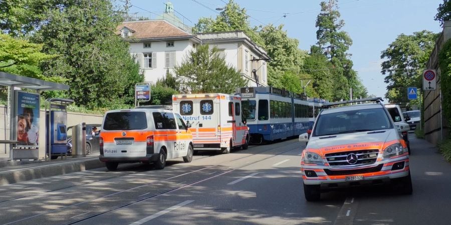 Der Unfall ereignete sich bei der Tramhaltestelle Kantonsschule.