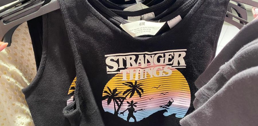 Und auch bei H&M findet sich eine ganze «Stranger Things»-Kollektion für Kids.