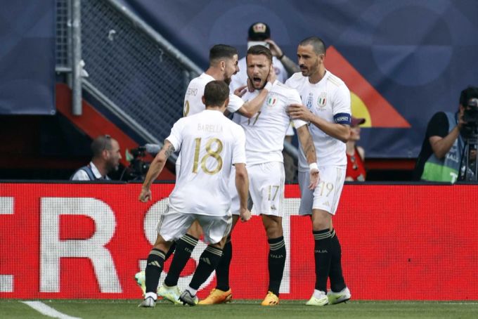 Ciro Immobile bejubelt mit seinen Kollegen den Ausgleich. Nations League
