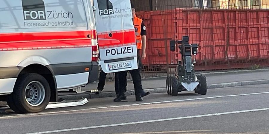 Zur Bergung der Flasche kam ein Roboter zum Einsatz.