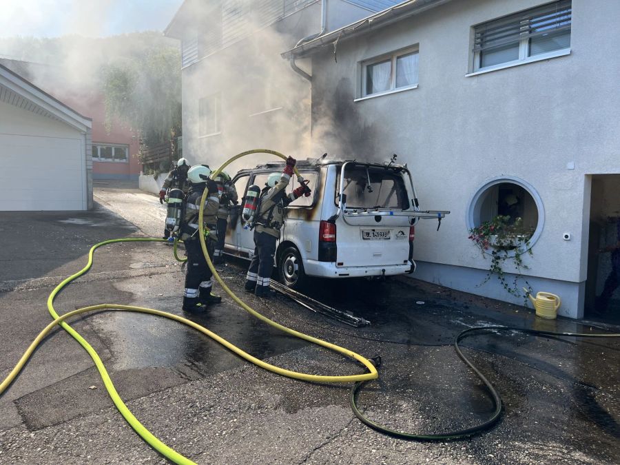 Totalschaden nach Fahrzeugbrand.