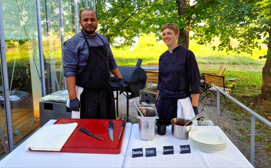 Der Grillmeister Ben und Milena bieten den Hornochsen als Brisket, Tomahawk und Entrecôte an.