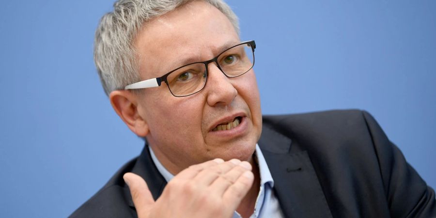 «Die Gefahr, dass nun der Eindruck erweckt wird, die Unfallflucht sei bloss ein Kavaliersdelikt, ist nicht von der Hand zu weisen», sagt Vize-Vorsitzende der Gewerkschaft der Polizei, Michael Mertens.