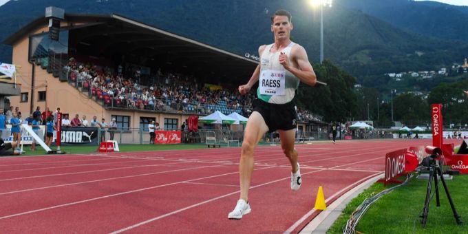 Jonas Raess hat einen 44-jährigen Schweizer Rekord über 3000 Meter gebrochen. Jonas Raess